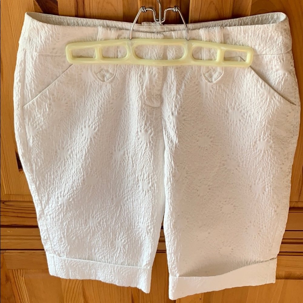 XOXO off white dressy Capri pants 7/8 flower print
